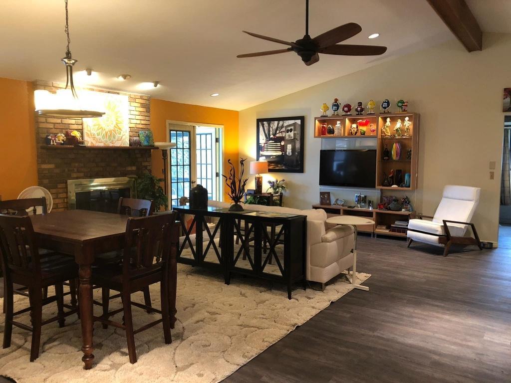 Real estates agent in Santa Clarita - Image 2