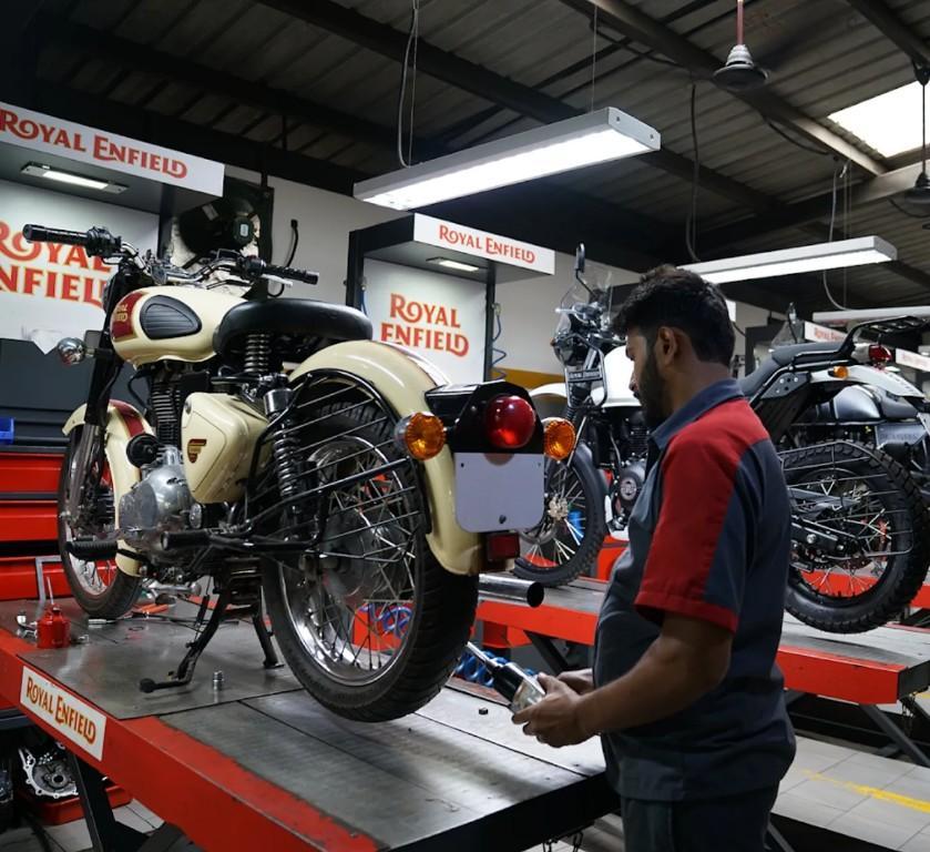 Best Royal Enfield Service Center In Gurgaon in Bādshāhpur - Image 2