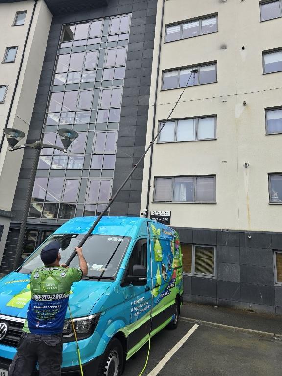 PROFESSIONAL WINDOWS CLEANING in Dublin - Image 1