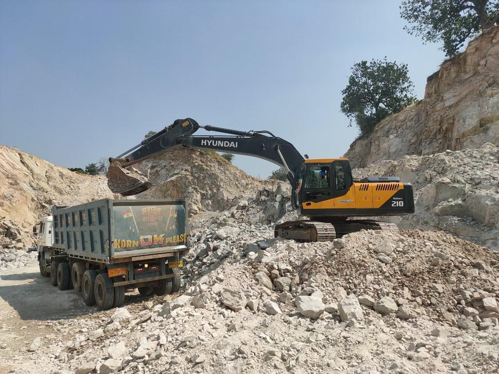 Best Excavator In India in Mumbai - Image 1