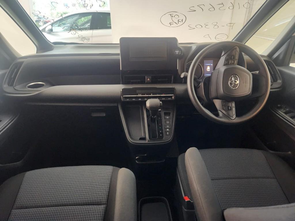 2024 Toyota Noah Hybrid CAR RENTAL in Queenstown - Image 3