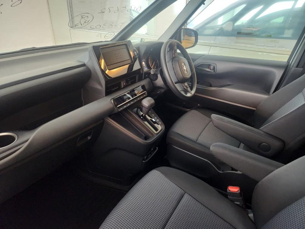 2024 Toyota Noah Hybrid CAR RENTAL in Queenstown - Image 4