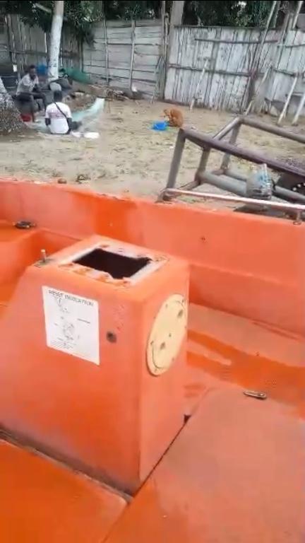 Bateau en polyester importé en Côte d’Ivoire - Photo 4