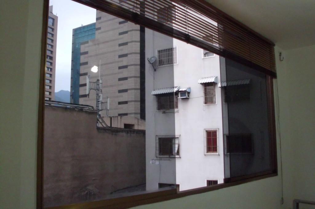 VENDO OFICINA EN AVENIDA TAMANACO EL ROSAL, ECONOMICA en Caraballeda - Imagen 2