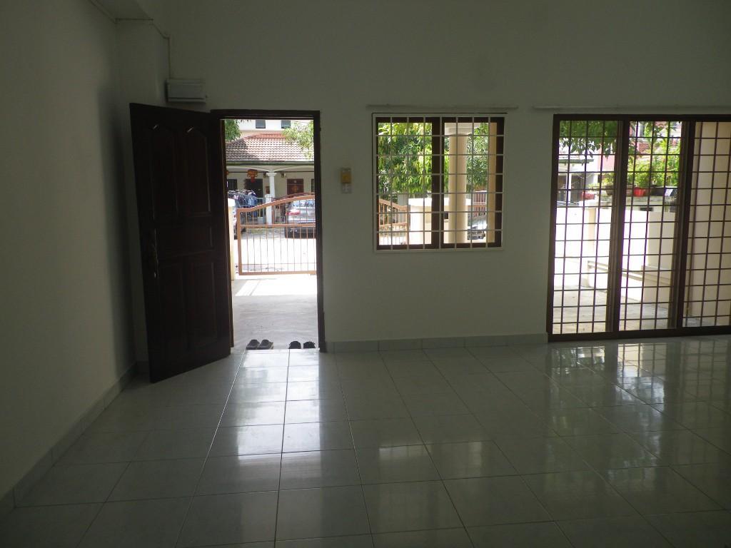 Selangor Taman Puchong Prima 2-sty Intermediate House For Rent in Puchong New Village - Image 3