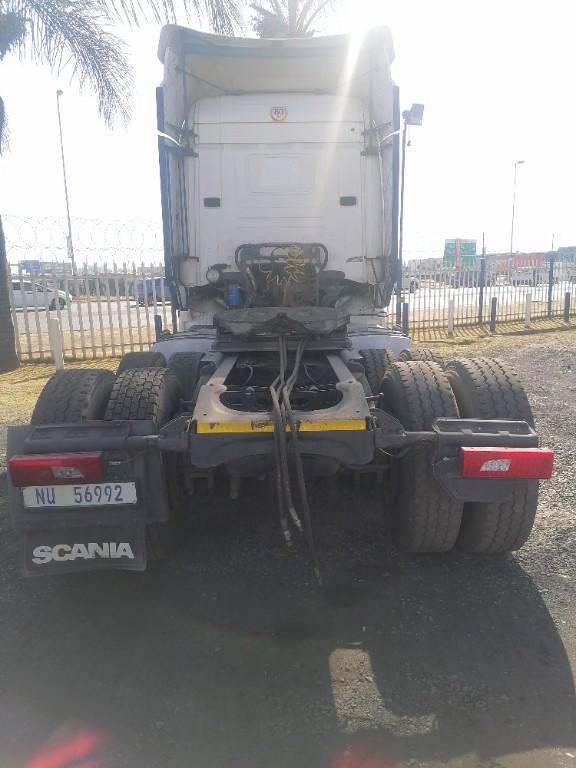 Scania R500 white horse in Kempton Park - Image 3