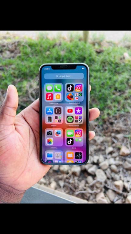 Specious iPhone 11 Pro in Kempton Park - Image 2