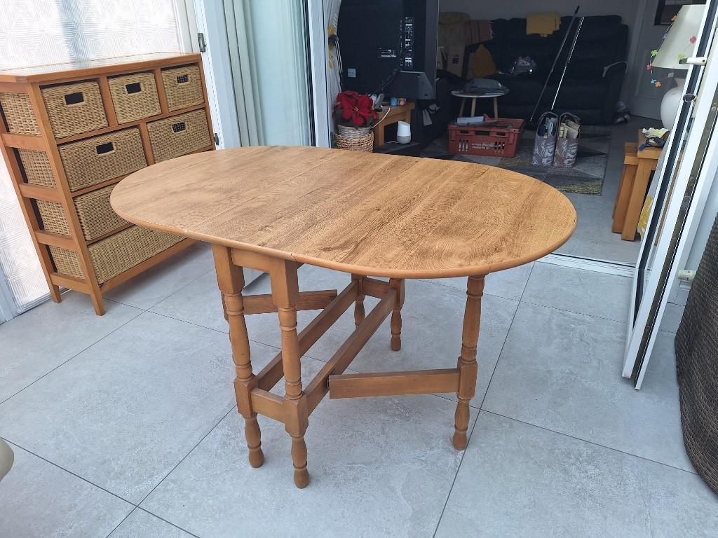 Small extendable table in Celbridge - Image 2