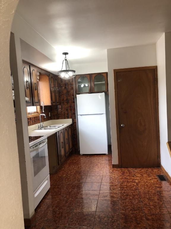House for Rent Hamilton East end. in Burlington - Image 2