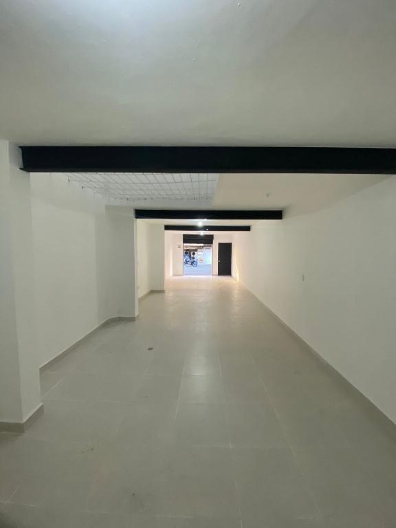 LOCAL COMERCIAL ILUMIDADO en La Estrella - Imagen 1