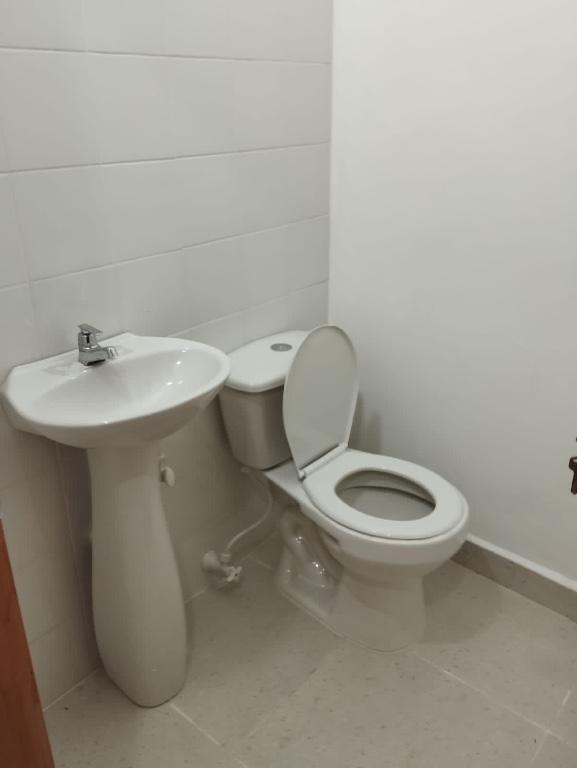LOCAL COMERCIAL ILUMIDADO en La Estrella - Imagen 7