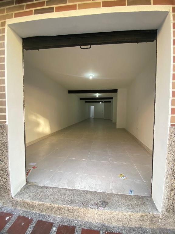 LOCAL COMERCIAL ILUMIDADO en La Estrella - Imagen 2