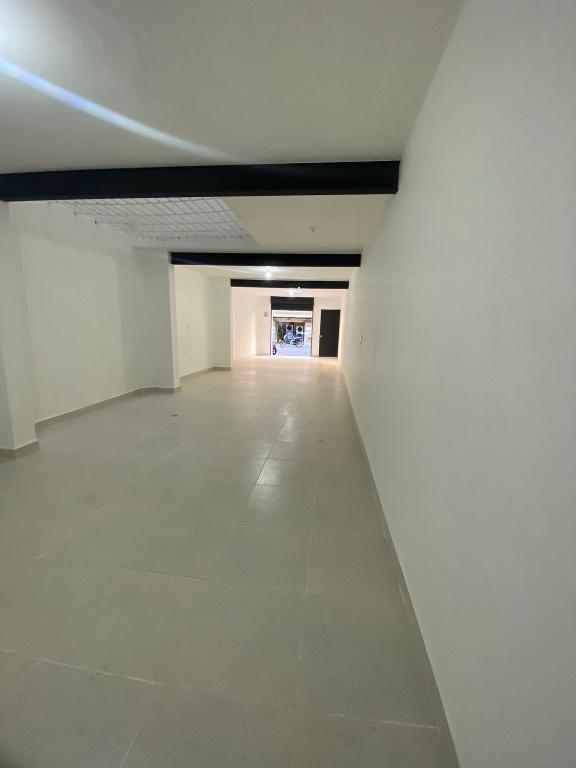 LOCAL COMERCIAL ILUMIDADO en La Estrella - Imagen 6