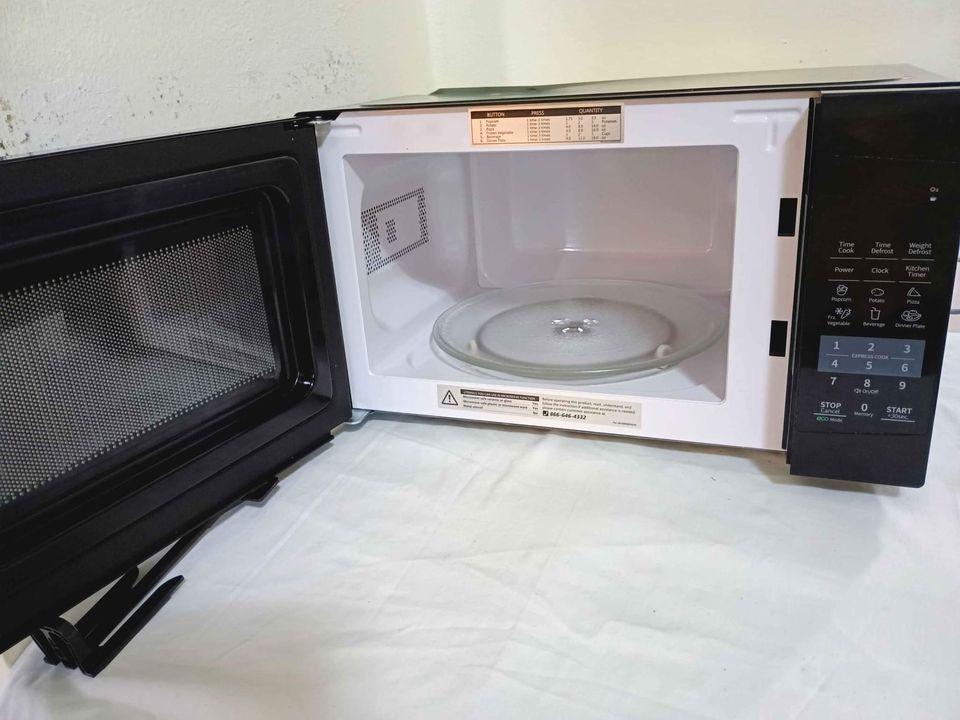 Microondas negro marca COMFEE en Santiago - Imagen 2