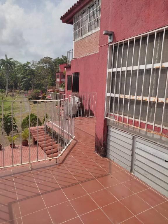 APARTAMENTO DE PLAYA, CONDOMINIO LAS MERCEDES,PAPARO. en Venezuela - Imagen 1