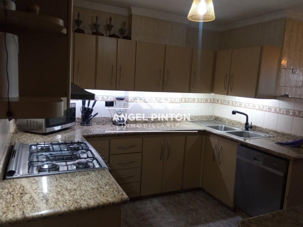 APARTAMENTO EN VENTA AV SANTA RITA MARACAIBO API 6145 en Santa Rita - Imagen 1