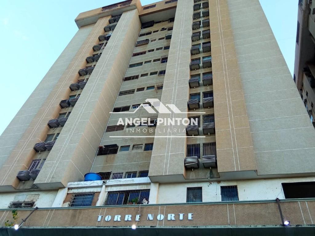 APARTAMENTO EN VENTA AV SANTA RITA MARACAIBO API 6145 en Santa Rita - Imagen 8