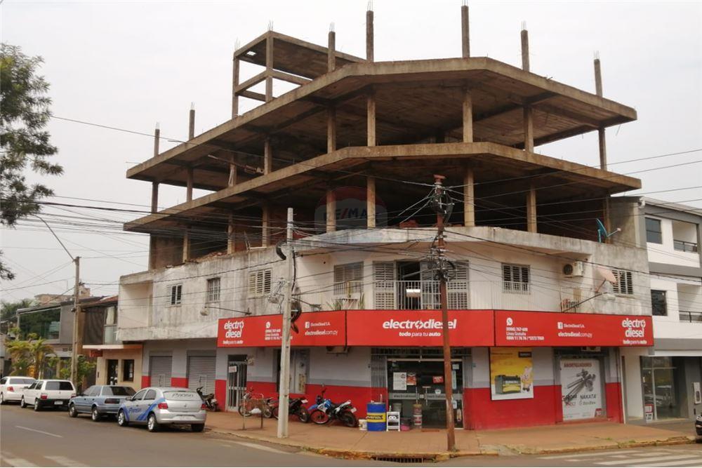Vendo edificio en esquina sobre avenida Caballero 600 m2 de sup en Encarnación - Imagen 1