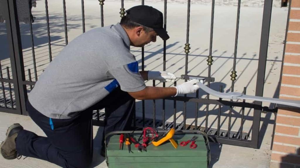 Trusted Repair Services In Miami in Miami Beach - Image 1