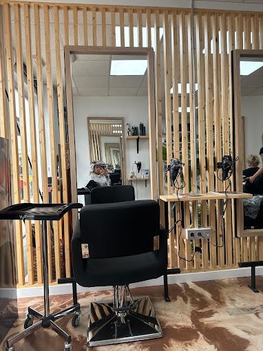 ANTONIO VALIENTE HAIR BOUTIQUE SL en Granada - Imagen 3
