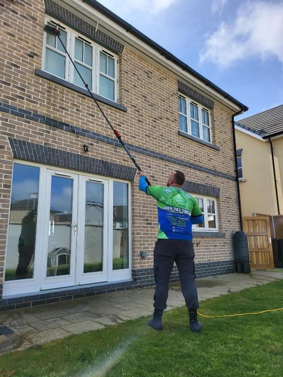 Professional Window Cleaning Services By Happy Clean Team in Dublin - Image 5