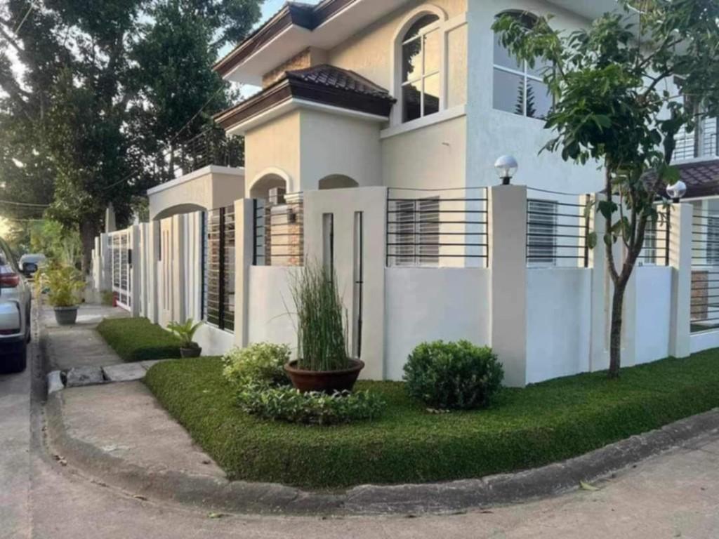 Beautiful Corner Lot 2 Storey House In A Private Subdivision in Bacolod - Image 1
