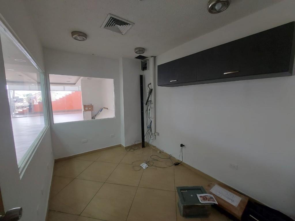 EN VENTA LOCAL PB - C C PLAZA MAYOR en Lecherías - Imagen 6