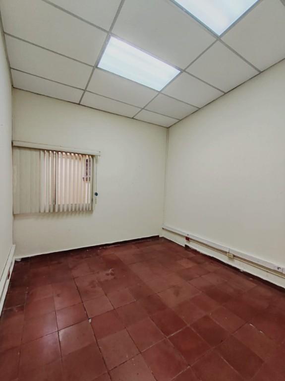 Amplio local con 10 oficinas privadas en alquiler , zona colonia en San José Villanueva - Imagen 3
