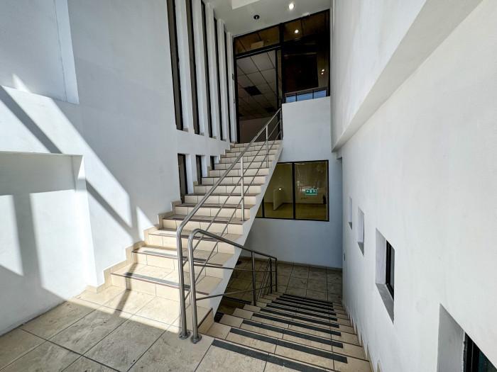 En venta o alquiler importante edificio en colonia medica en Rosario de Mora - Imagen 2