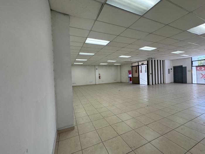 En venta o alquiler importante edificio en colonia medica en Rosario de Mora - Imagen 4
