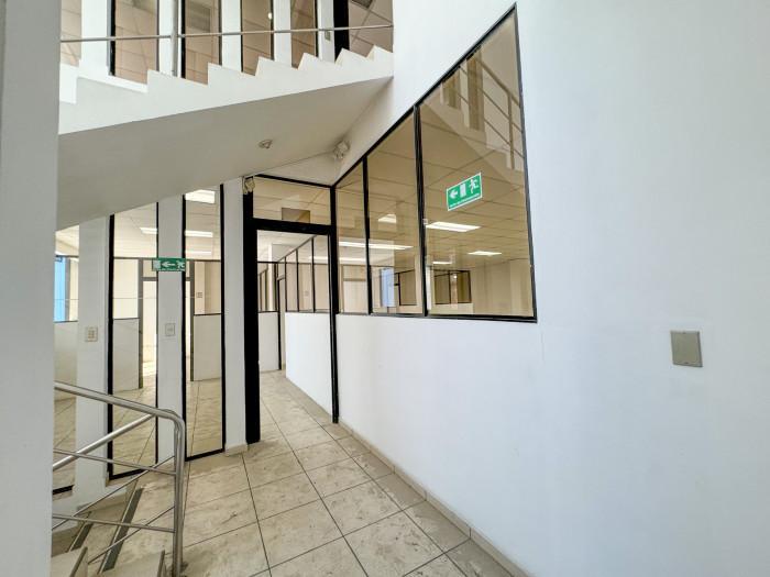 En venta o alquiler importante edificio en colonia medica en Rosario de Mora - Imagen 8