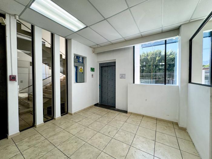 En venta o alquiler importante edificio en colonia medica en Rosario de Mora - Imagen 9