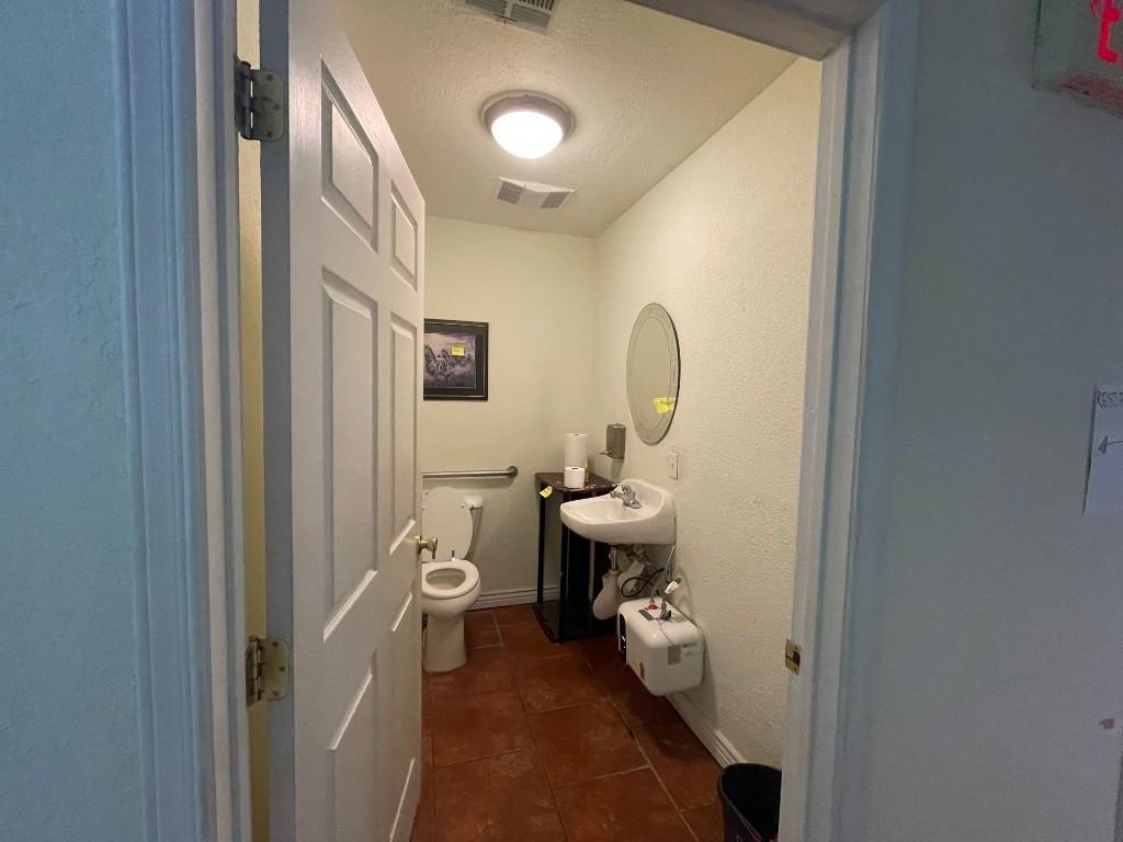 Street Front Professional Office Suite For Rent! in El Paso - Image 10