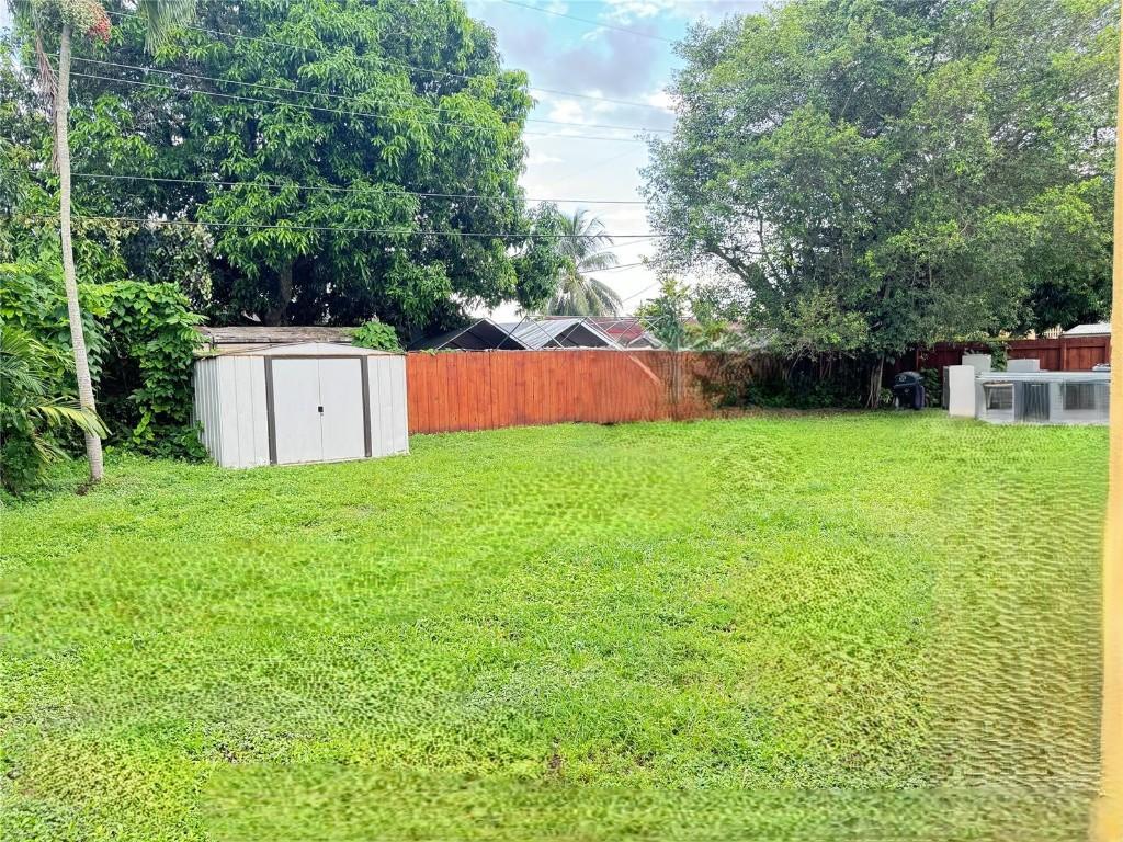 SINGLE FAMILY DISPONIBLE, 3 CUARTOS Y 2 BANOS BUEN PRECIO en Westchester - Imagen 3
