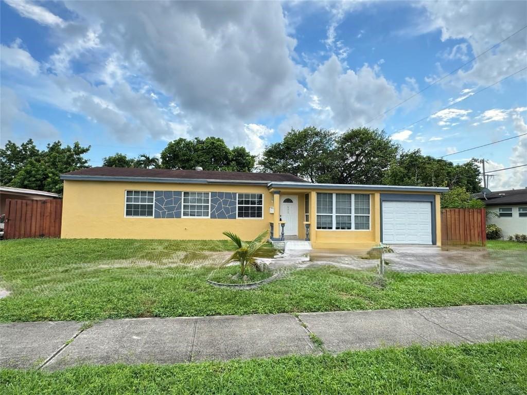 SINGLE FAMILY DISPONIBLE, 3 CUARTOS Y 2 BANOS BUEN PRECIO en Westchester - Imagen 1