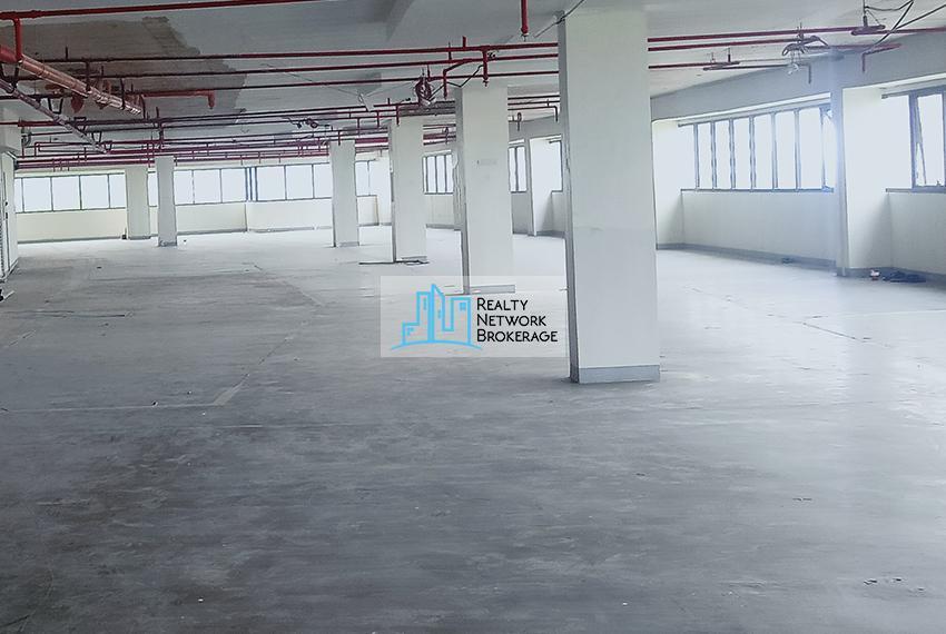 354 SqM Bare Shell Office Space For Rent in Lahug in Cebu City - Image 2