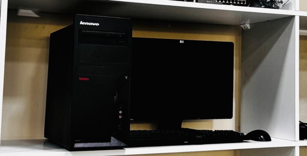 Lenovo Computer Full System With 19 Inches Monitor in Doha - Image 1