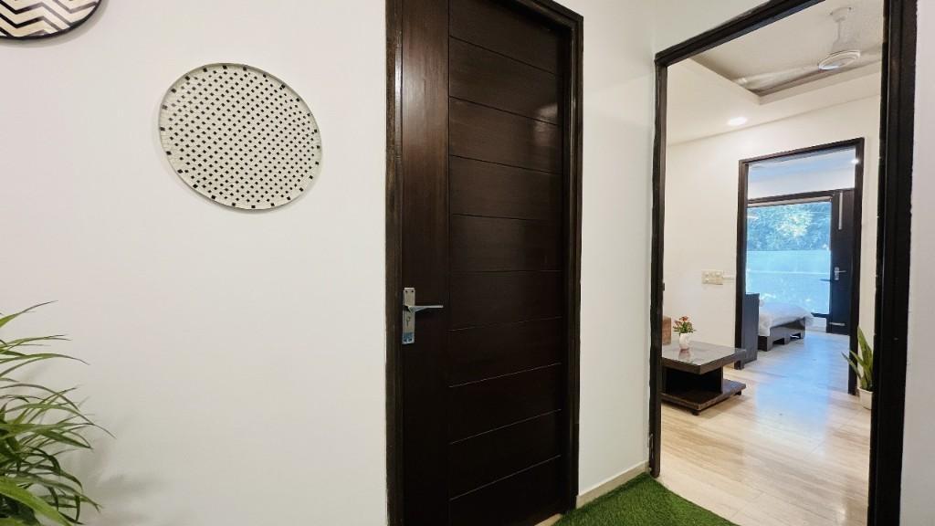 Studio Room with kitchen DLF Golf course road in Holi - Image 8