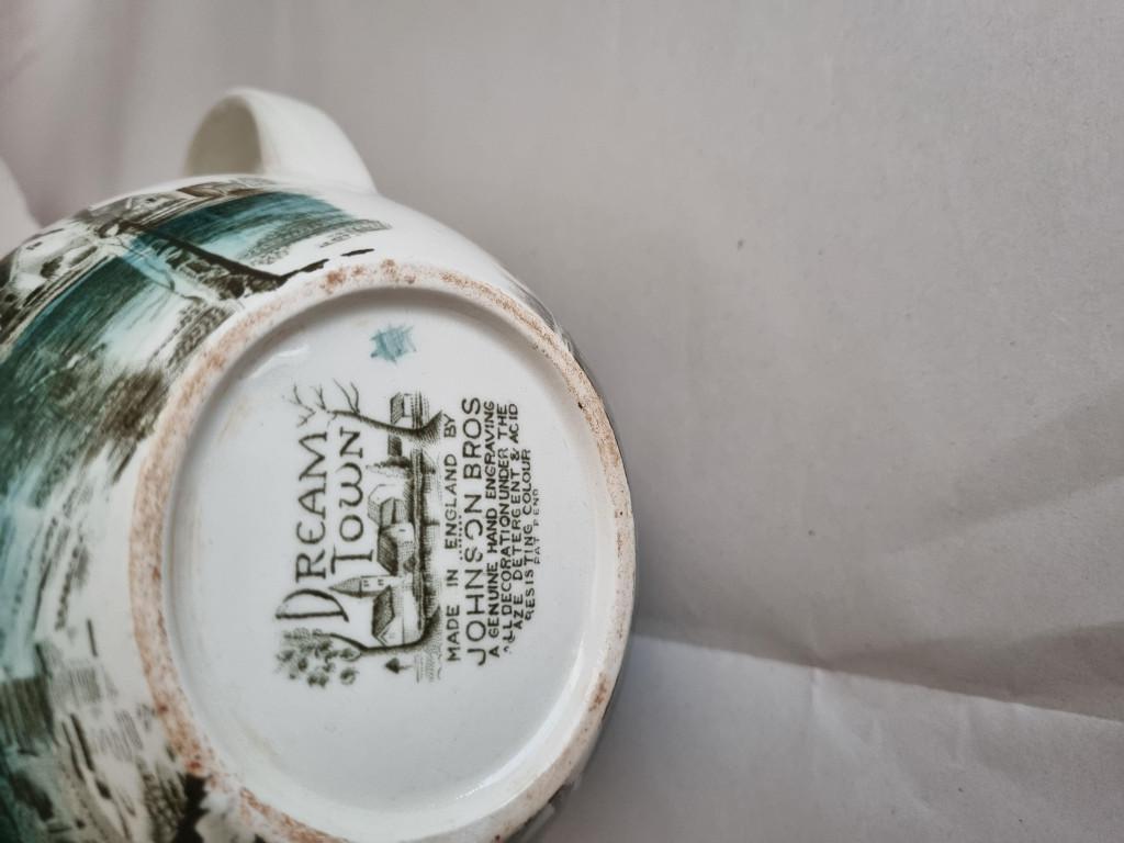 Ceramic Retro Jug in Auckland - Image 4