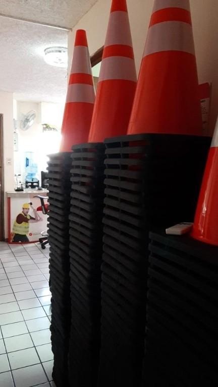 Cono de pvc con reflectivo 28 pulgadas en San José Villanueva - Imagen 1