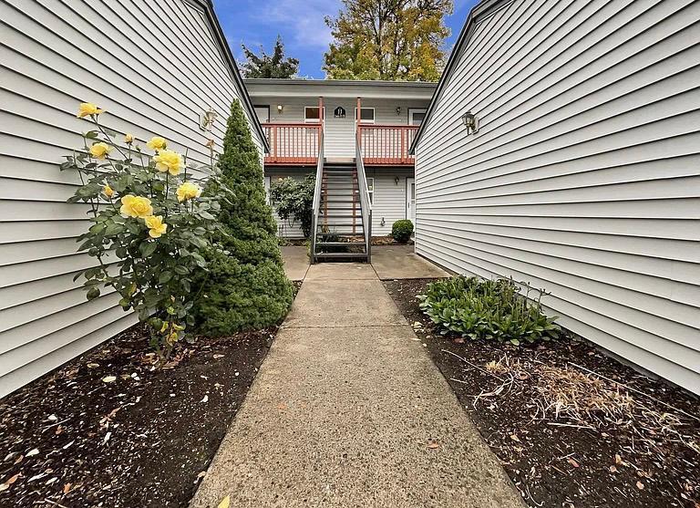 HOUSE FOR RENT/ FOR SALE (info in description) in Vancouver - Image 1