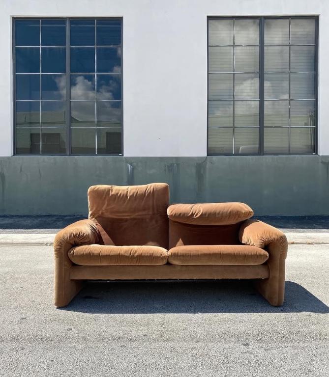 Maralunga style sofa in Clarksville - Image 1