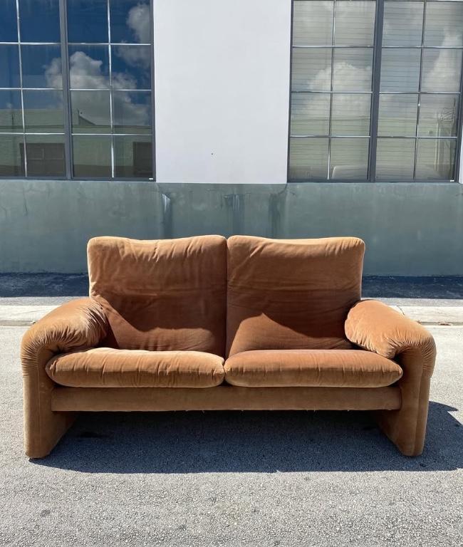 Maralunga style sofa in Clarksville - Image 2