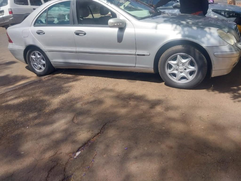 C180 Mercedes (automatic )(SOLD) in Roodepoort - Image 5