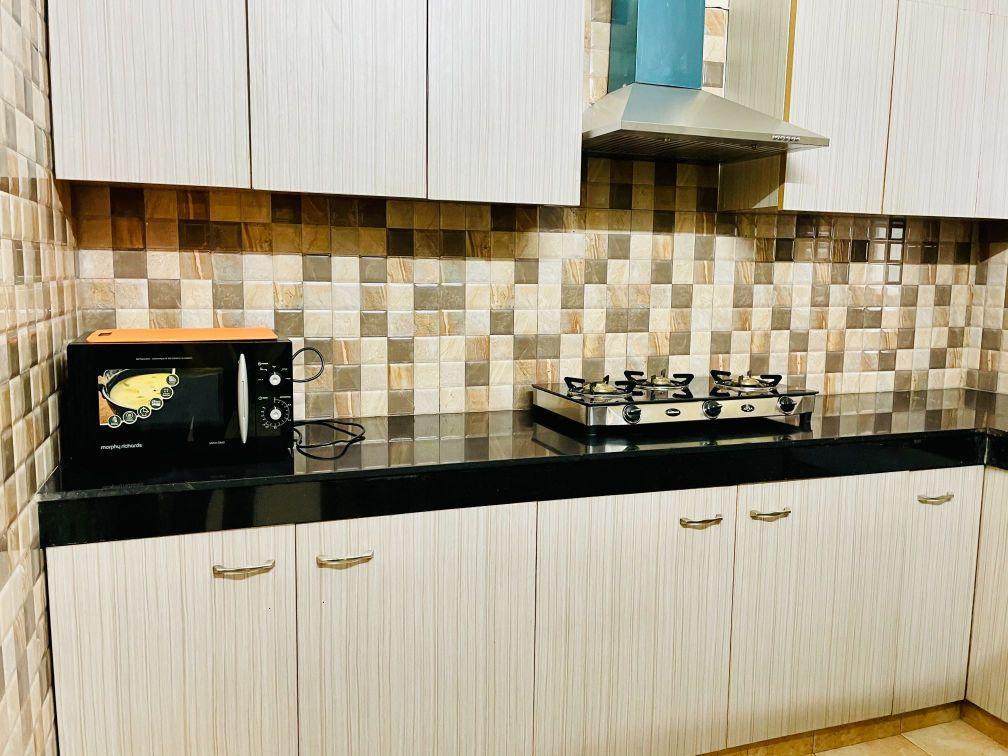 Beautiful Studio Apartment in DLF phase 3 in Holi - Image 8