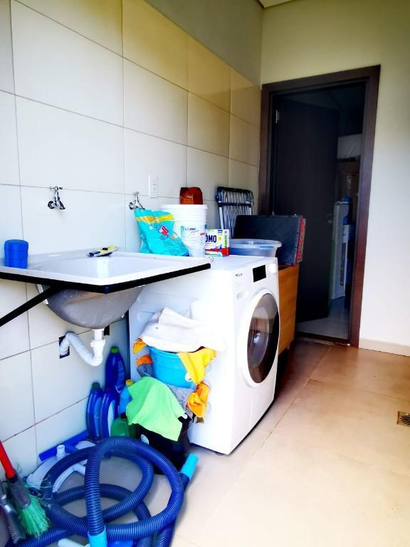 Dúplex amoblado con piscina en el barrio Santa María en Encarnación - Imagen 18