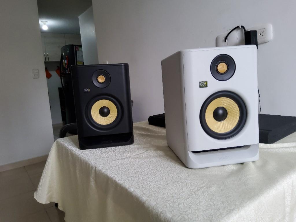 PAR DE MONITORES DE ESTUDIO KRK ROKIT5 ( RP5 - G4 ) 5 BI-AMPLIF en Dos Quebradas - Imagen 6