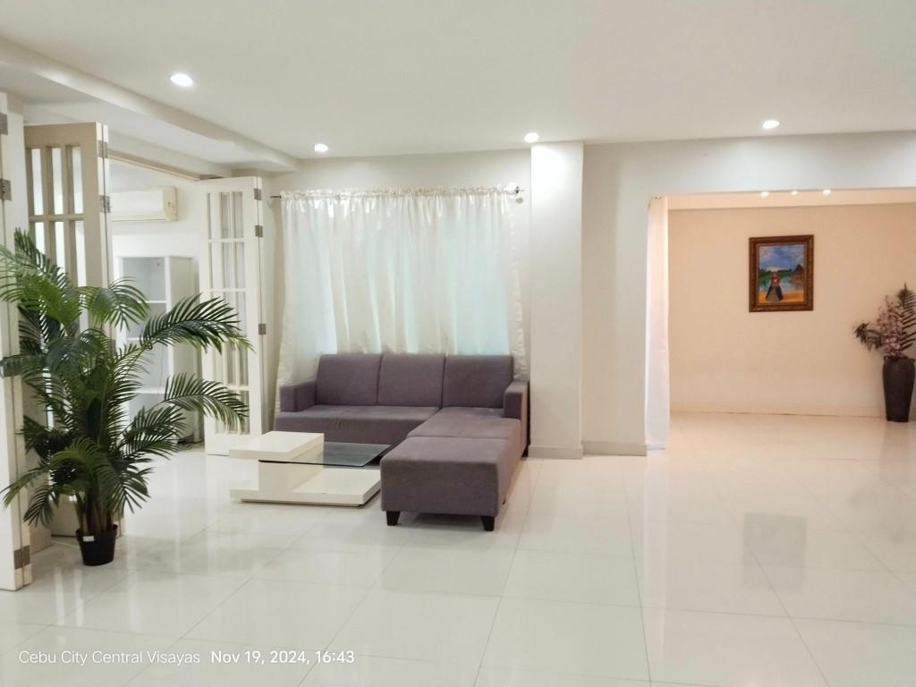 Spacious House for RENT in Maria Luisa Banilad,With swimmingpool in Consolacion - Image 7