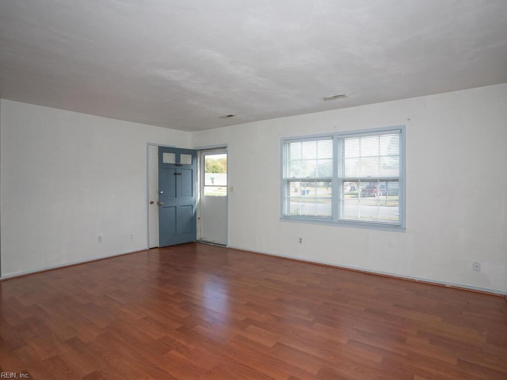Charming 3 Bed 2 Bath Available And Move In Ready In Virginia in Virginia Beach - Image 2
