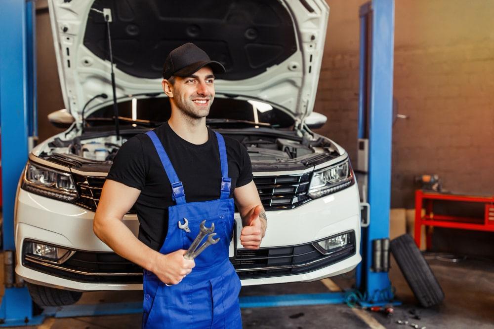 Engine Oil in Qatar A Guide to Quality Choices in Dwārka - Image 1